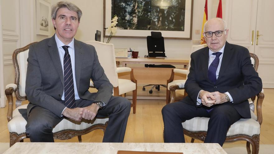 Ángel Garrido con el nuevo presidente de la Audiencia Provincial de Madrid, Juan Pablo González