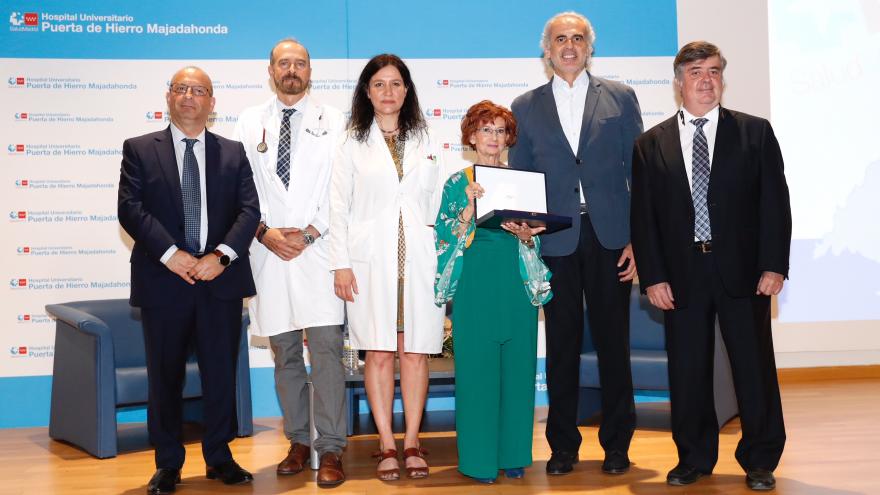 La Comunidad homenajea a la paciente trasplantada más longeva, a los 50 años de su operación en el Hospital Puerta de Hierro 