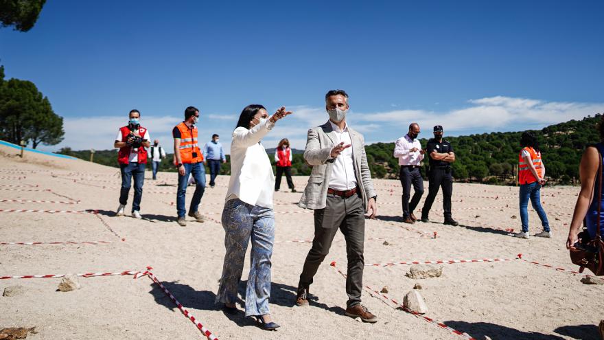 Carlos Novillo junto a la alcadesa de San Martín de Valdeiglesias