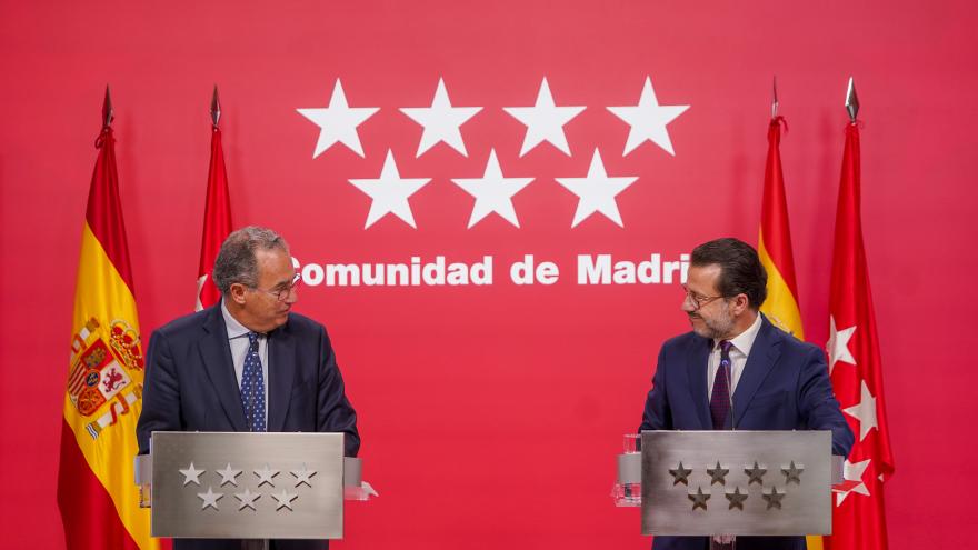 Los consejeros en sus atriles para la intervención