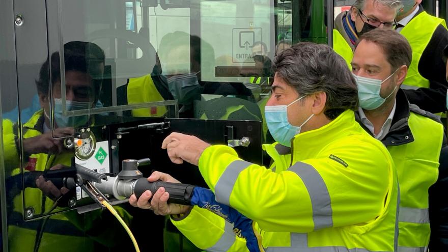 David Pérez viaja en el primer autobús impulsado con hidrógeno