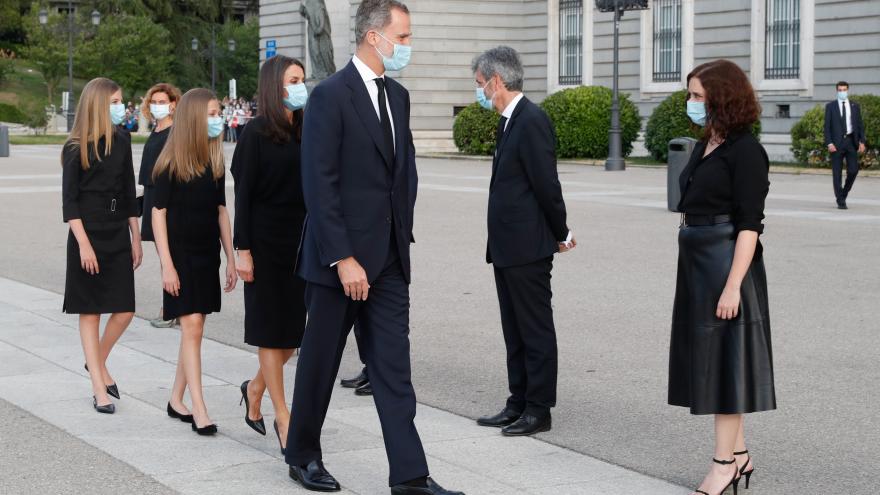Isabel Díaz Ayuso  junto a SSMM los Reyes 