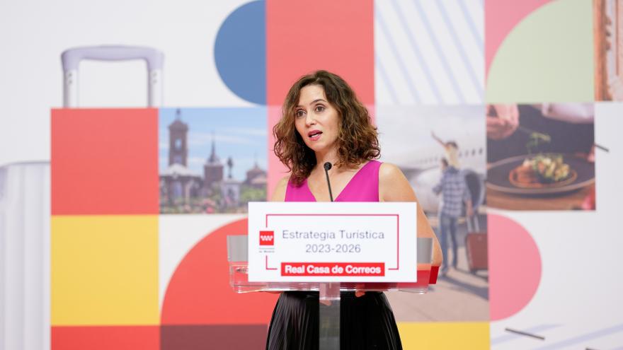La presidenta interviniendo en el atril