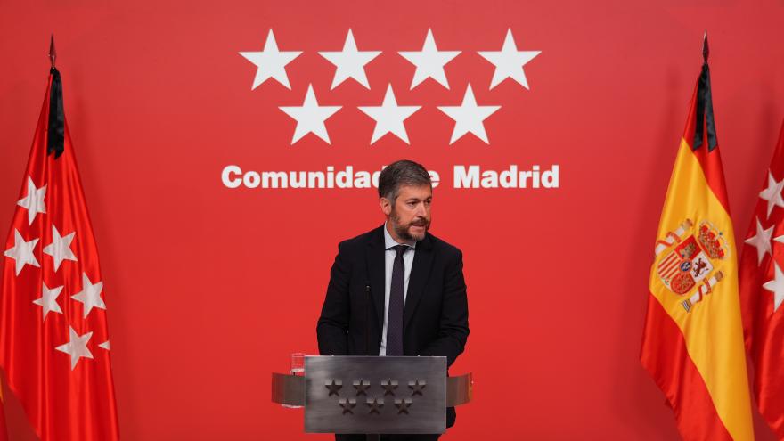 El portavoz regional Miguel Ángel García Martín atiende a los medios de comunicación
