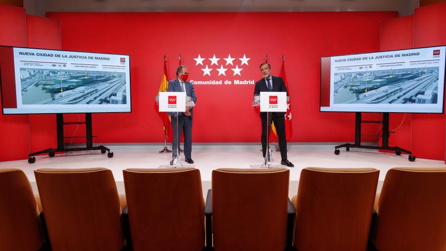 Los consejeros en los atriles de la intervención