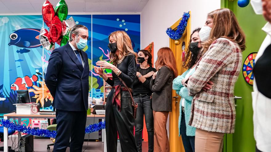 Enrique López durante su visita a los juzgados de Violencia sobre la Mujer