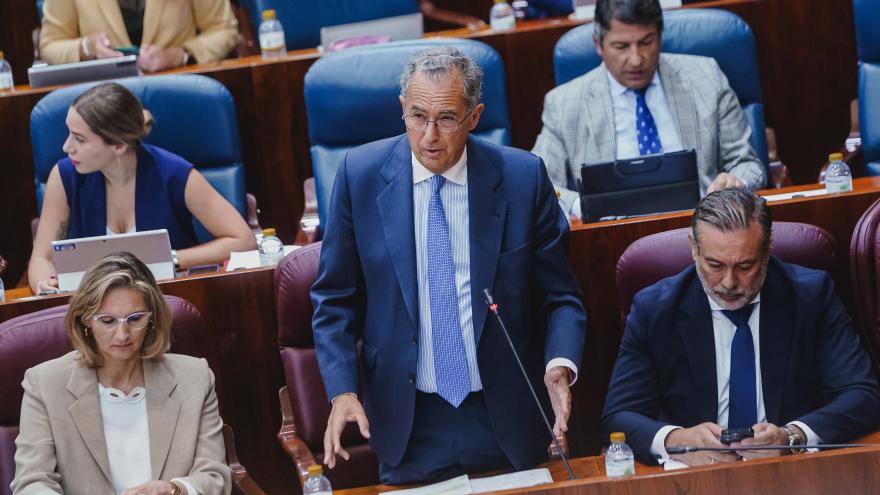 Enrique Ossorio durante una pregunta oral en la Asamblea de Madrid