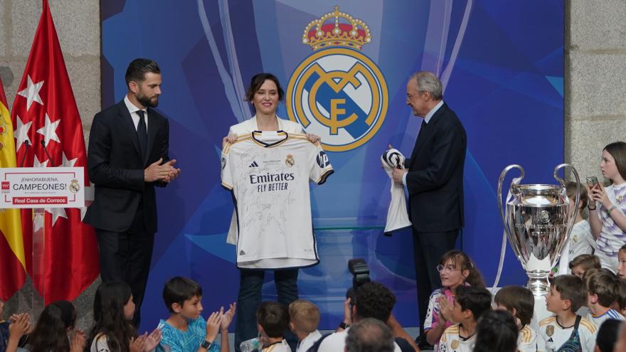 La presidenta Isabel Díaz Ayuso durante la recepción en la Real Casa de Correos de los jugadores, cuerpo técnico y directiva del Real Madrid