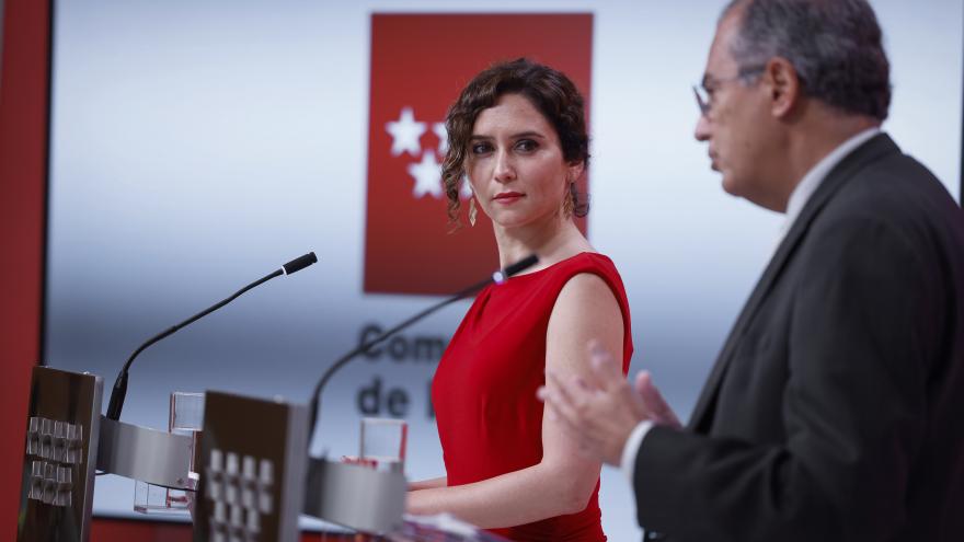 La presidenta en el atril de la intervención