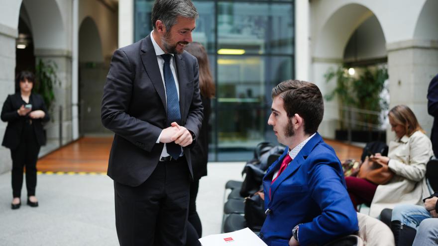 El consejero Miguel Ángel García Martín durante la presentación de una iniciativa audiovisual para personas con TEA en los juzgados