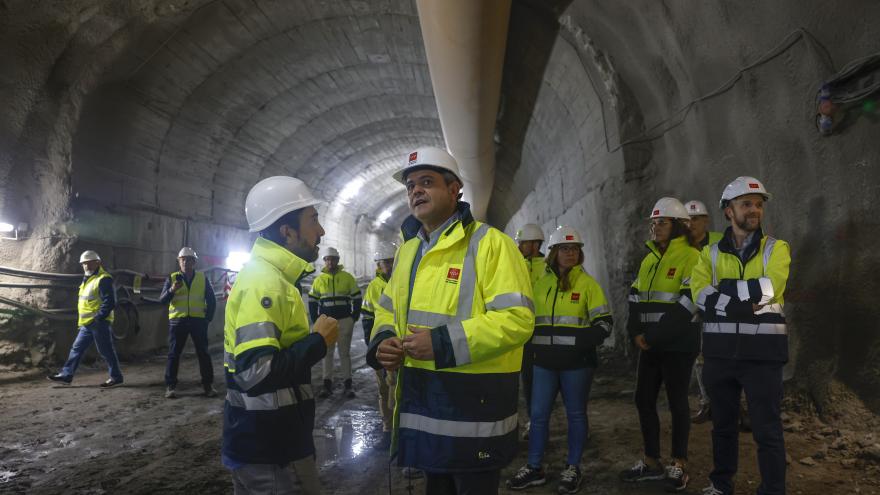 El consejero Jorge Rodrigo durante su visita a las obras de ampliación de la línea 3