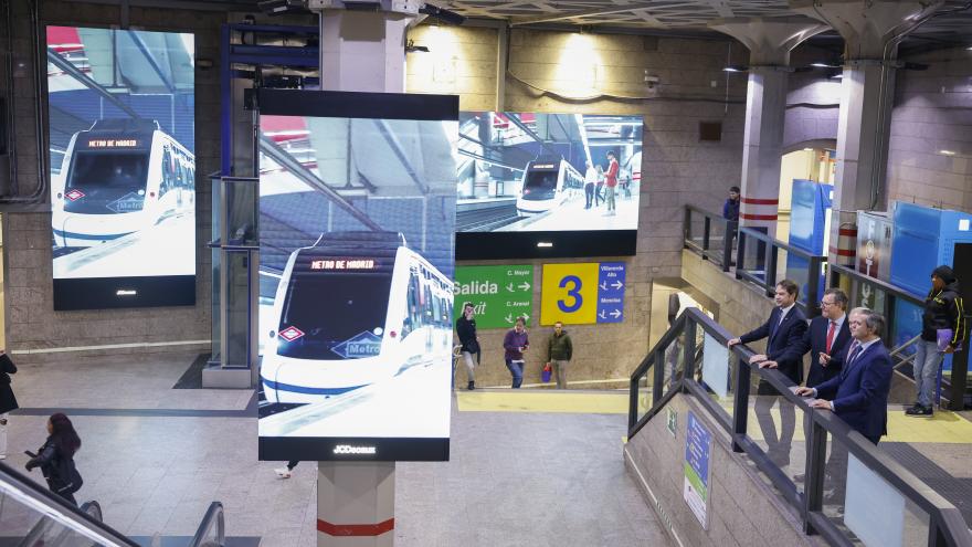 El consejero Jorge Rodrigo en la estación de Metro de Sol