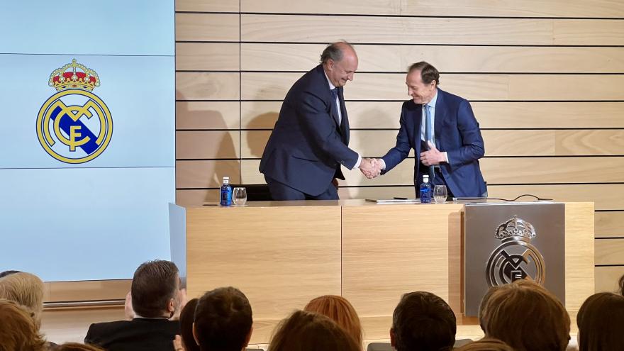 El consejero Miguel López Valverde durante la firma del protocolo de colaboración