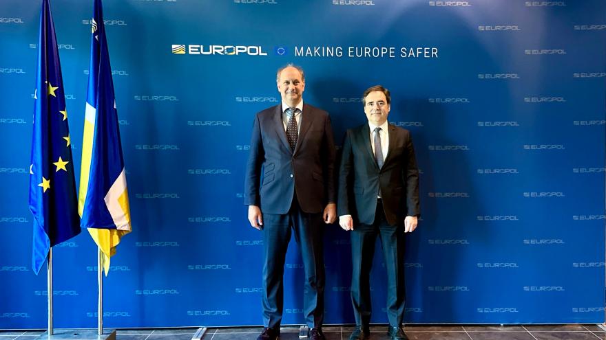 El consejero Miguel López-Valverde durante el encuentro