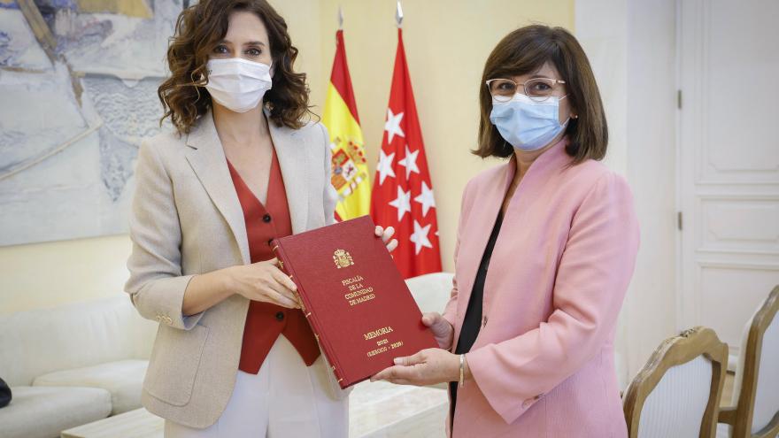 Isabel Díaz Ayuso durante su reunión con la fiscal superior de Madrid