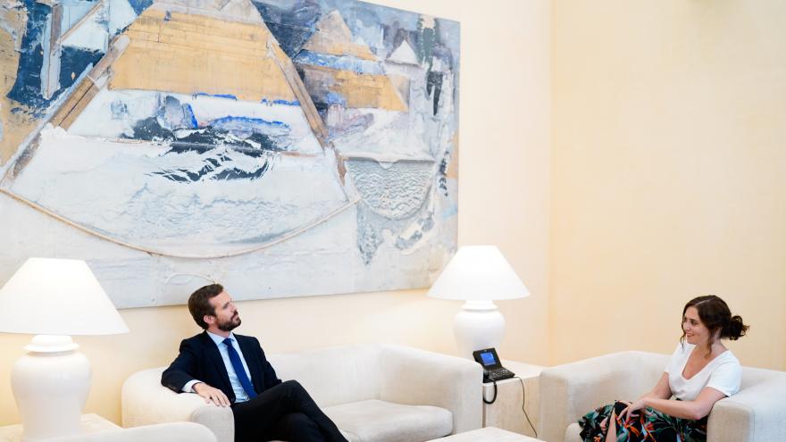 Isabel Díaz Ayuso durante la reunión con Pablo Casado