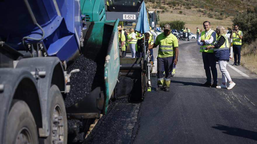 El consejero recorriendo las obras
