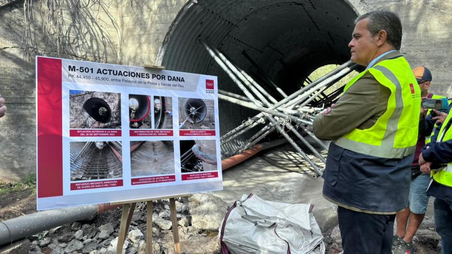 El consejero recorriendo la zona de obras