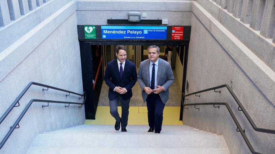 El consejero recorriendo las instalaciones de la estación