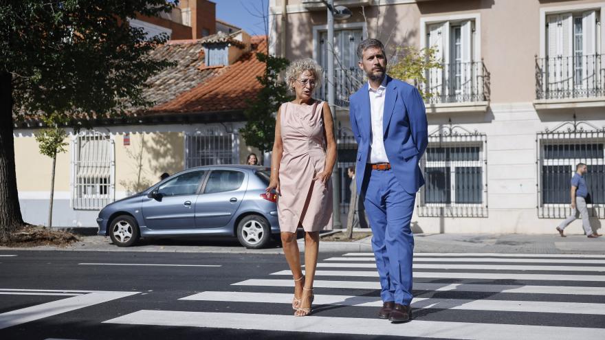 The counselor touring the municipality