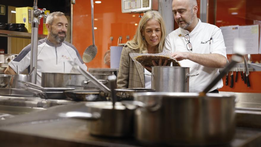 Rocío Albert en la cocina del restaurante Trufa y Boletus