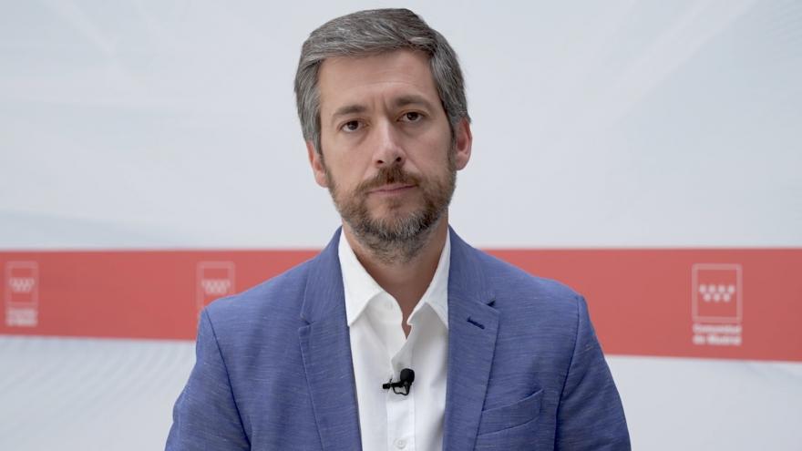 El consejero Miguel Ángel García Martín grabándose un vídeo