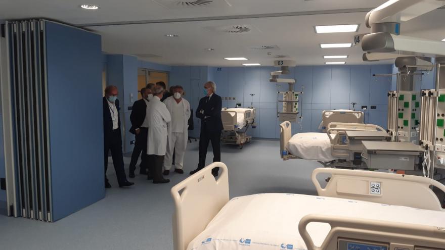 Enrique Ruiz Escudero ha visitado la nueva Unidad de Semicríticos del Hospital Ramón y Cajal