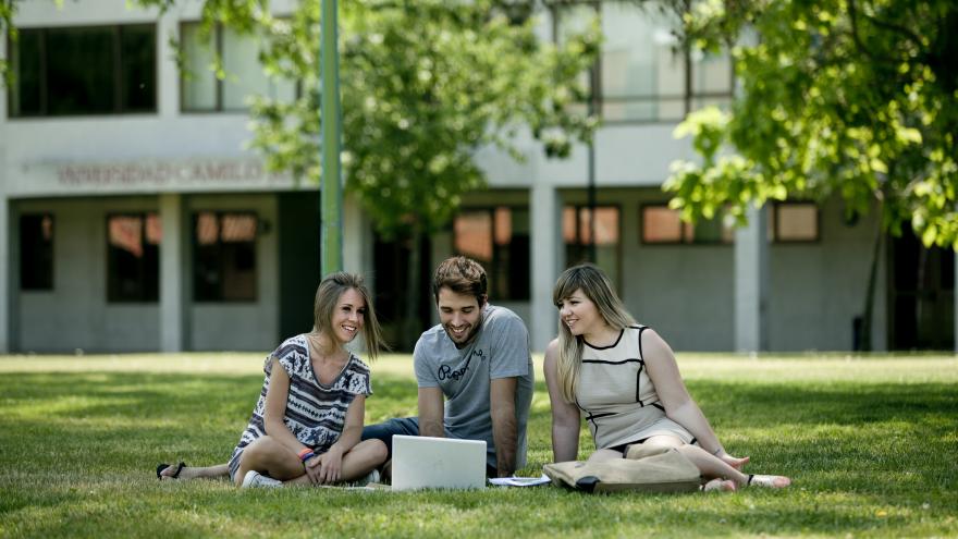 Estudiantes universitarios