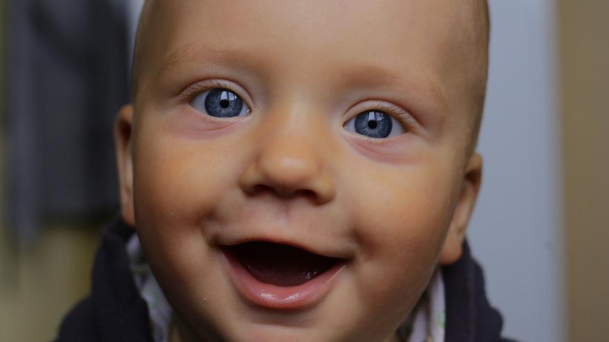 Cara de niño pequeño sonriendo