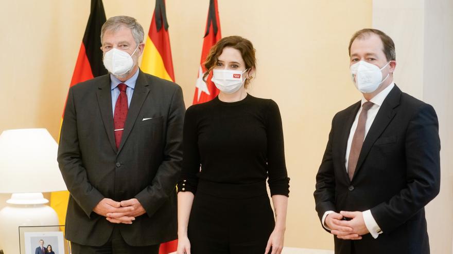 La presidenta junto a los invitados