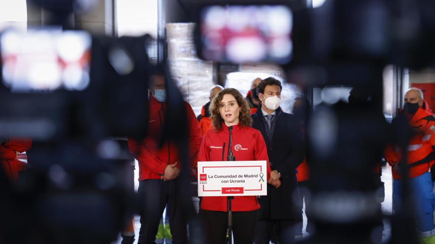 La presidenta durante su intervención en el atril dispuesto para su visita