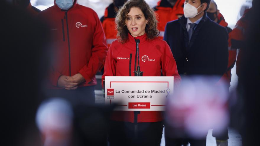 La presidenta habla desde el atril dispuesto durante su visita a la sede del ERICAM