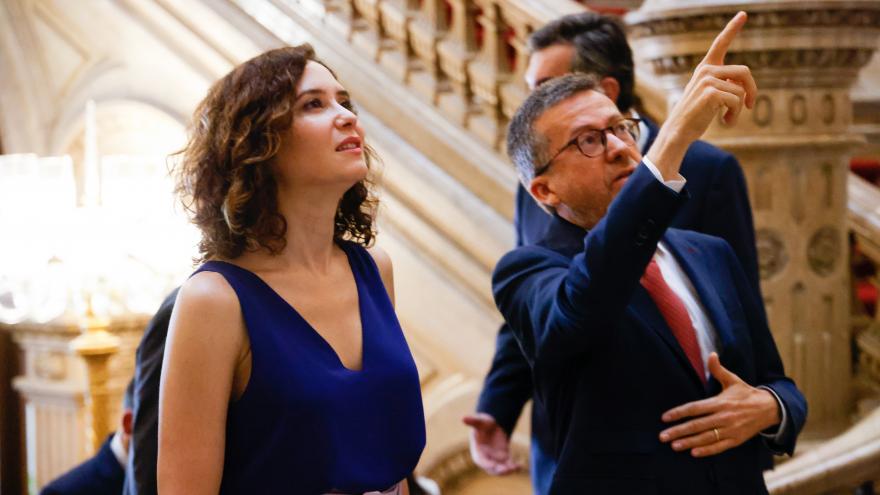 La presidenta con el alcalde Carlos Moedas