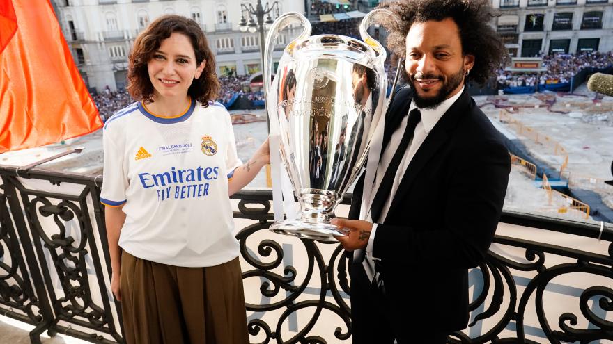 La presidenta junto a Marcelo con la copa