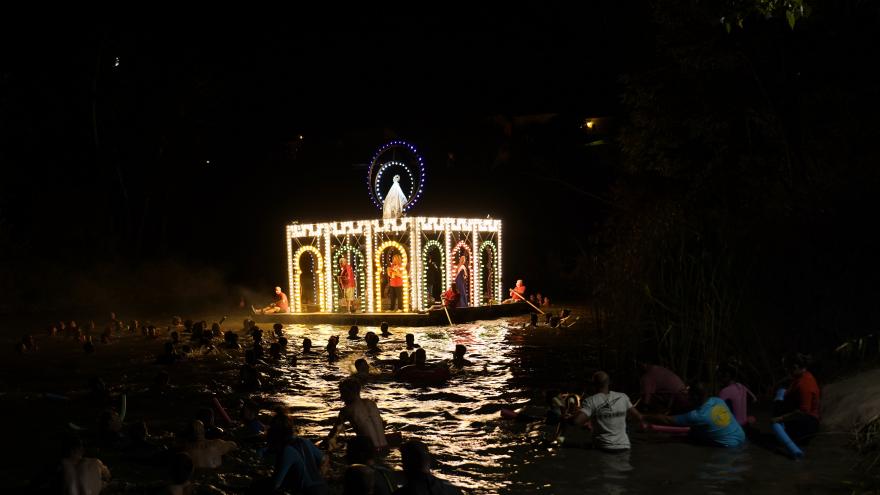 Procesión fluvial de la Virgen de Alarilla