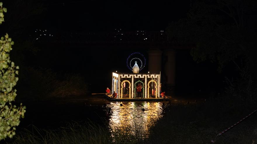 Procesión fluvial de la virgen de la Alarilla