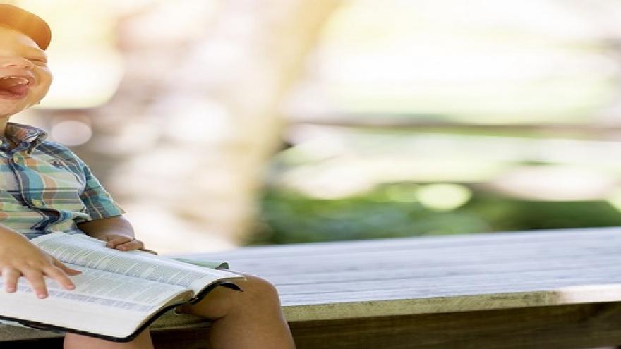niño leyendo