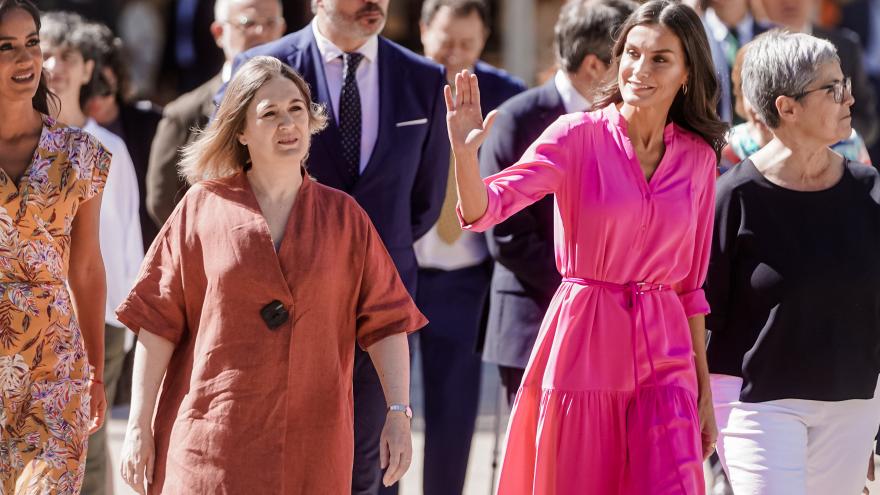 La Reina Letizia junto a la consejera Marta Rivera de la Cruz