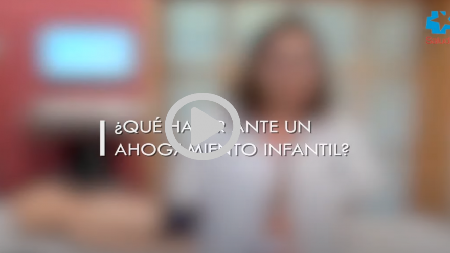 Miniatura del vídeo Qué hacer frente a un ahogamiento de un bebé