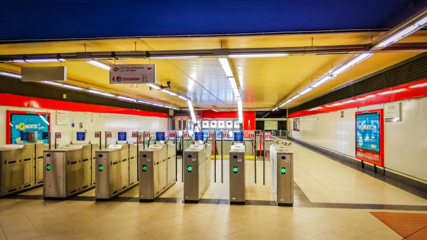 Una entrada del Metro de Madrid en la zona interior