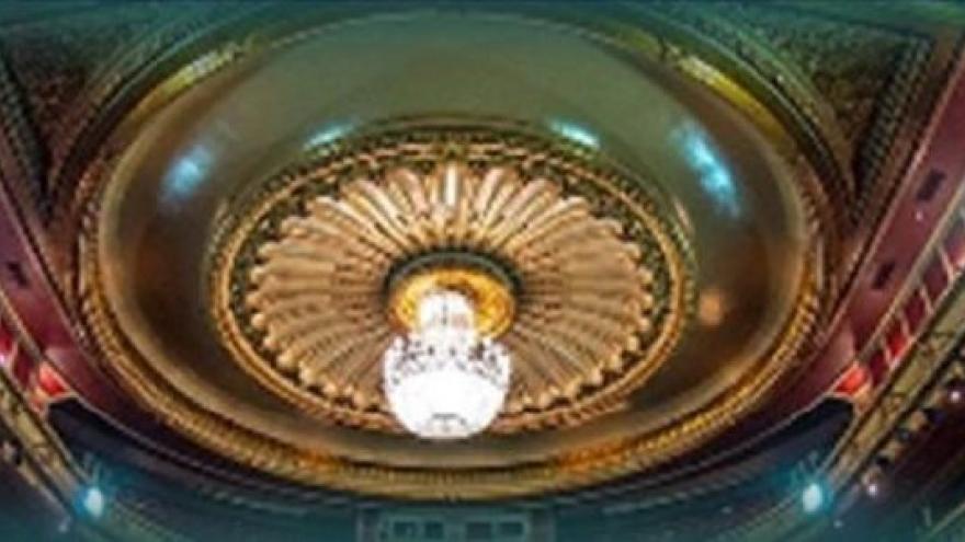 Teatro de la Zarzuela Composición a partir imagen lámpara interior Teatro de la Zarzuela