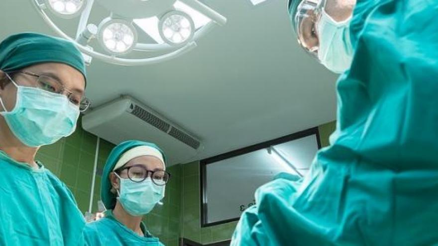 Personal sanitario en quirófano