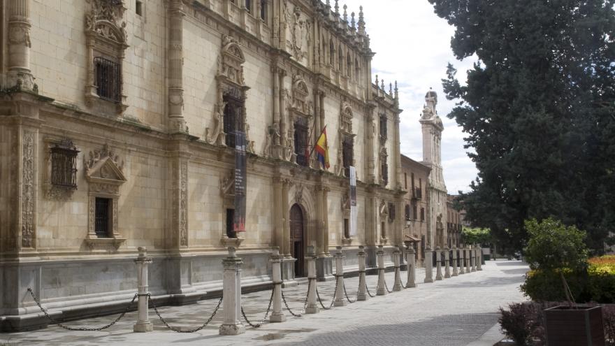 Columnas y cadenas en la plaza de San Diego 