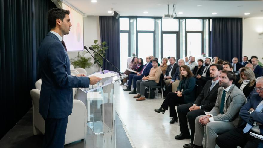 El consejero durante su intervención