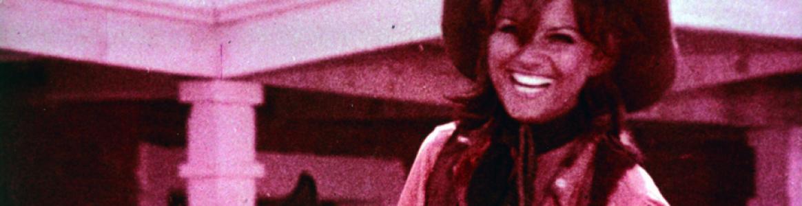 Claudia Cardinale en ‘Las petroleras’. Colmenar Viejo Mujer con sombrero vaquero montando a caballo