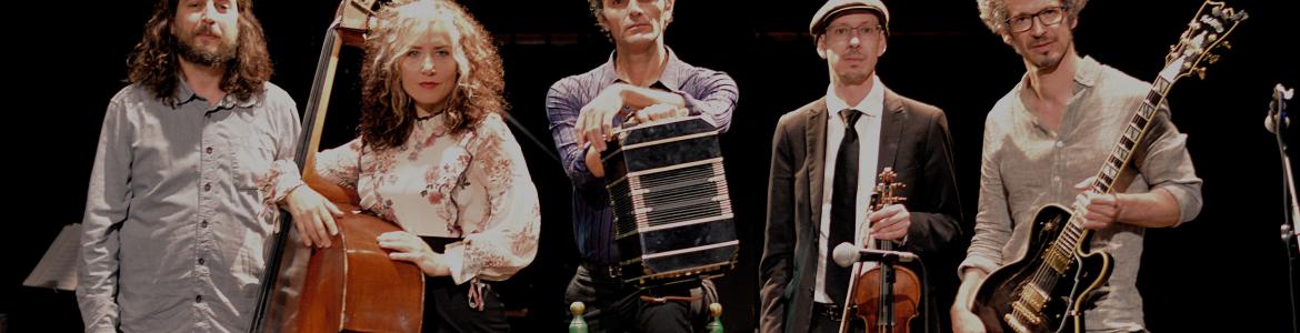 Astor imagen del quinteto con sus instrumentos