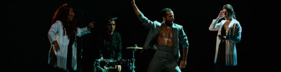 fotografía de Rafael bailando en escena
