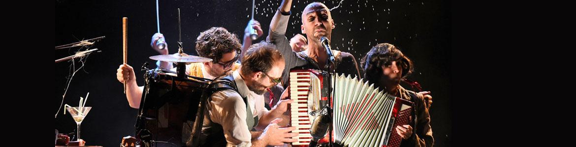 Foto de Performs Tom Waits