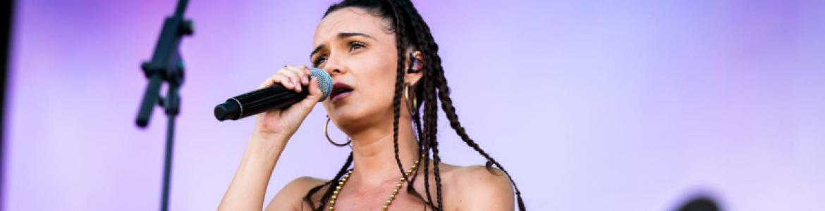 Fotografía de Elena Salguero en concierto