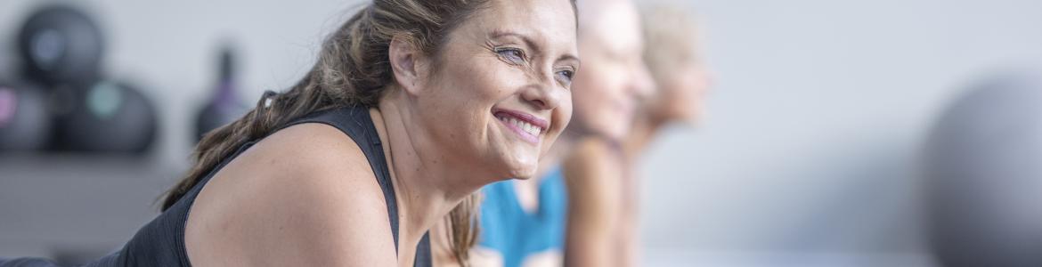 Mujeres en una clase de yoga